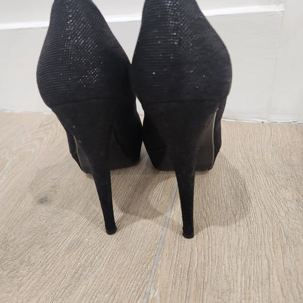 Heels - Picture 2 of 3